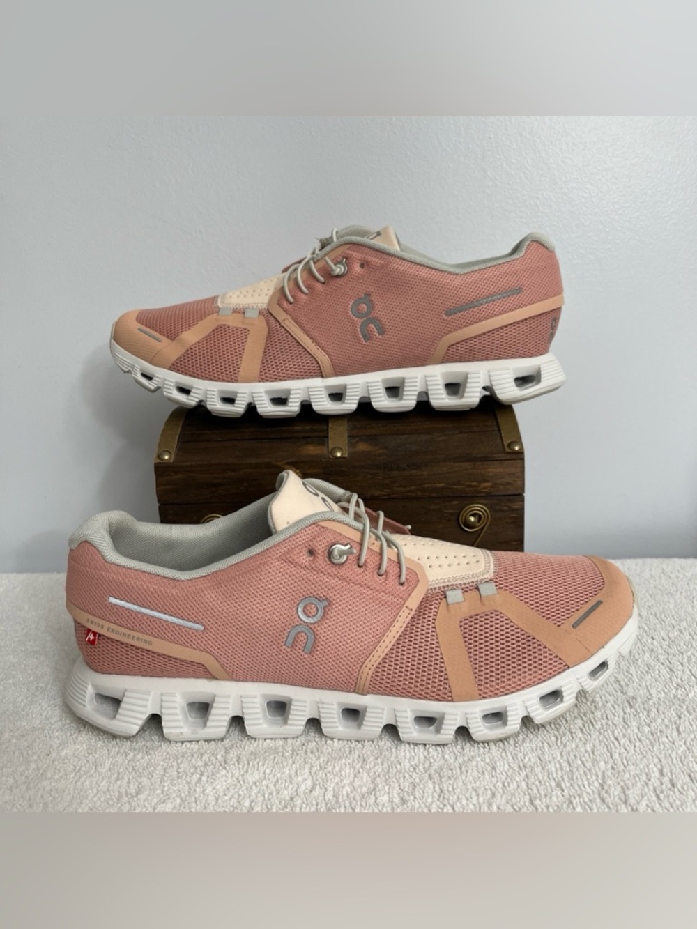 On Cloud 5 Running Shoes Women’s Size 11 Rose/Shell (59.98556) Pink Sneakers